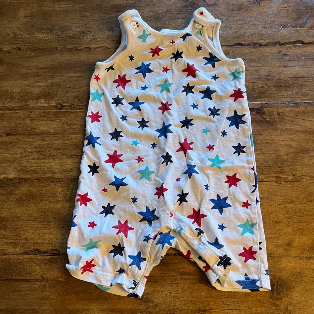 Hanna Andersson Stars ⭐️ short romper 18-24m